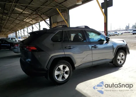 2021 Toyota Rav4 Xle z USA, uszkodzony, nr VIN 2T3W1RFV7MC150625